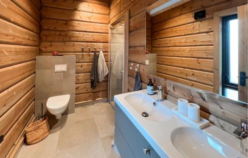 Badkamer, Amazing Home In Øyer With Wifi in Oyer