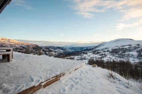 Mountain Cabin with Stunning Views, Extra Space Available in Sogndal