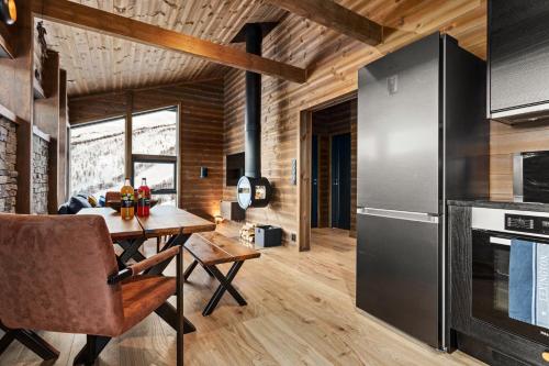 Mountain Cabin with Stunning Views, Extra Space Available in Sogndal