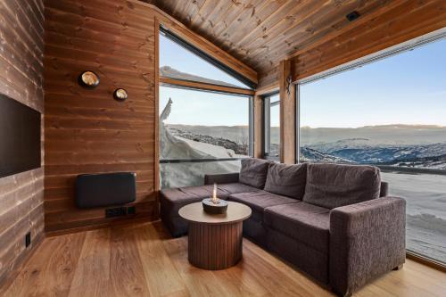 Mountain Cabin with Stunning Views, Extra Space Available in Sogndal