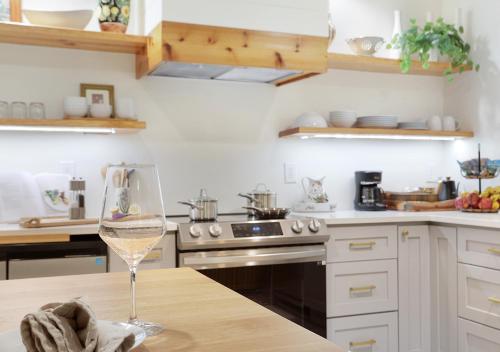 The Poe - Stylish Studio in downtown High Springs in High Springs (FL)