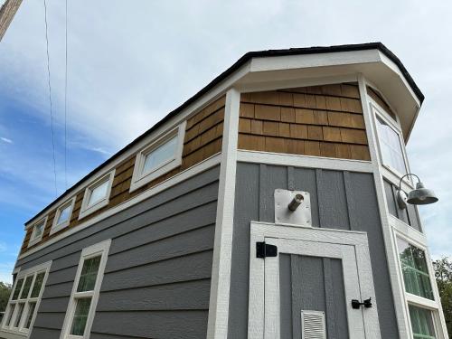 Tiny Town Regulators Bunk House Ranch Animals by Vacation Your Way