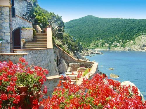 Skats, Apartment in Nisporto with Private Sea Access in Rio Nell' Elba