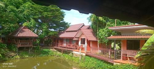 ต้นพร้าวรีสอร์ท Ton prao Resort near Chu Mong