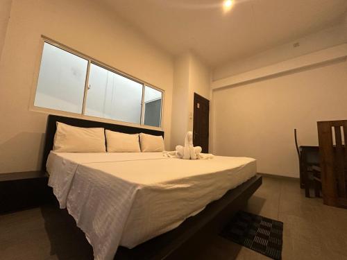 Standard Triple Room image 8
