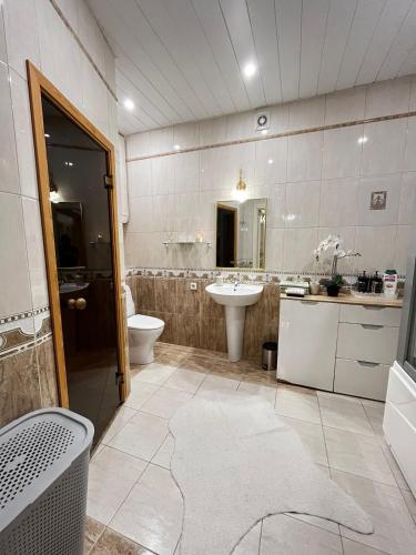 Elegant 5 bedr apartment with sauna in the centre, near Viru and Old Town, with private parking, Tallinn (photo 3)