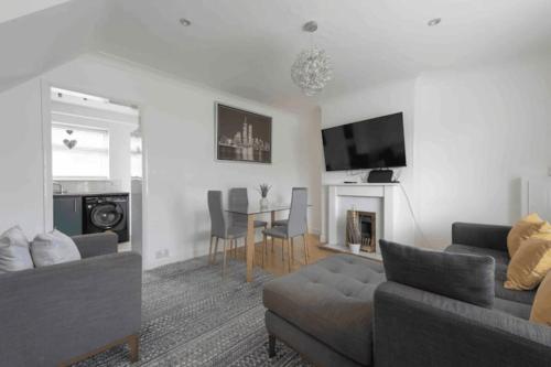 3 Bed House in Rochester 4 Beds