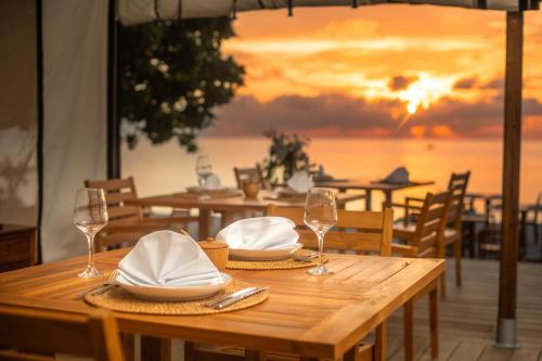 Étterem, Maverick Surf & Dive Boutique Resort - Complimentary Airport Transport for Full Board Stays of 6 Nig in Laamu Atoll