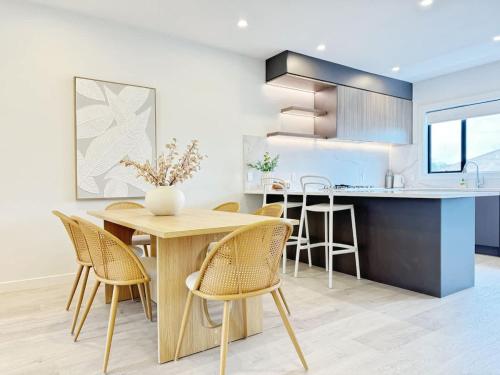 Luxury 4 Beds Family & Business Travel Suite - ASB Showgrounds & Cornwall Park, Окленд (фото 10)