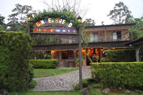 Hotelli välisilme, Gingerbread Restaurant & Hotel in Mata de Cana