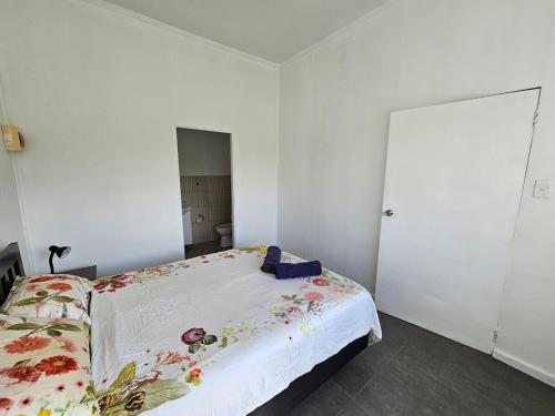 Cosy one bedroom self contained apartment in Cuvu