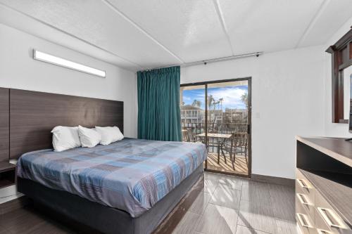 Suite, One King, 1 Single Bed - Non Smoking room in WindWater Hotel and Marina