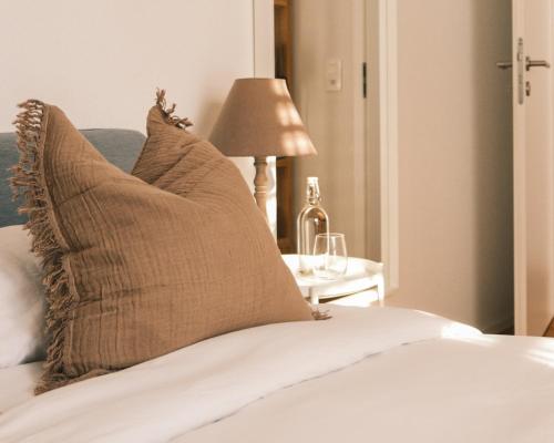  Lakeview Homestay - Private Guest Rooms & Bathroom in Châtillon