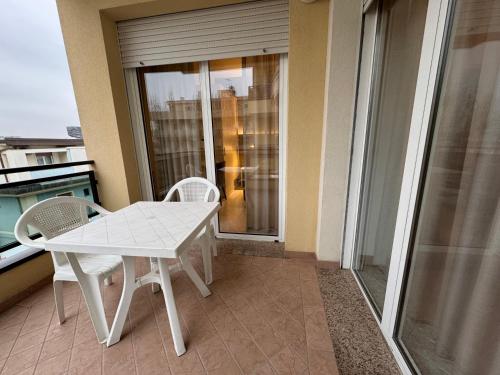 One-Bedroom Apartment with Balcony image 10