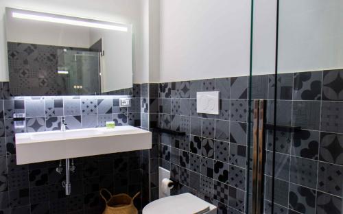 Double Room image 9