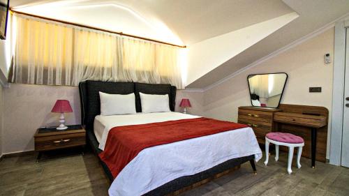 Three-Bedroom Villa image 10