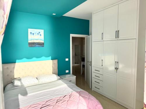 Apartment with Sea View image 3