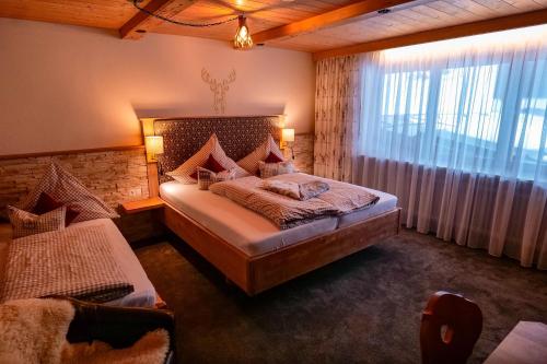 1 king bed, 1 twin bed