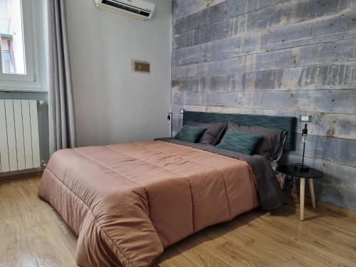 1 queen bed, 1 sofa bed