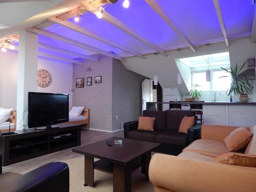 . Azzurro Apartments