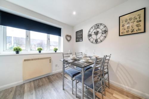 2 Double Bedrooms in Fleet