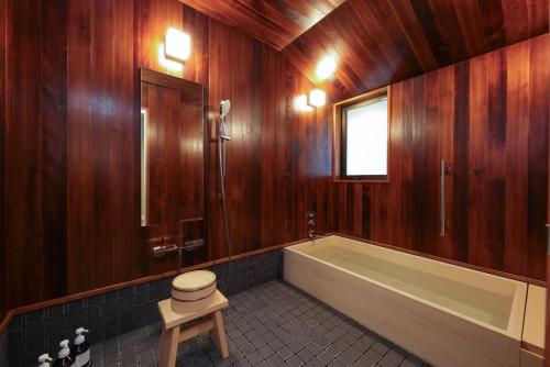 Twin Room with Mountain View image 5