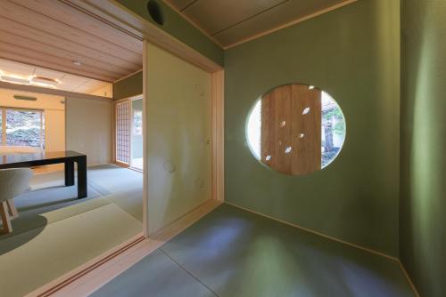 Twin Room with Mountain View image 1