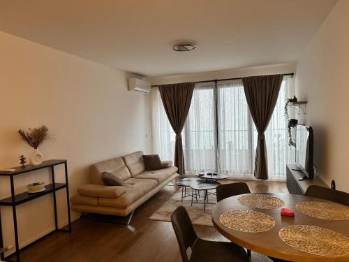 Sunny Nest Sunny Nest