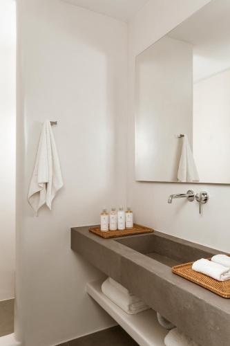 635756093 NĒRO Suites by NOMÉE Hospitality Group