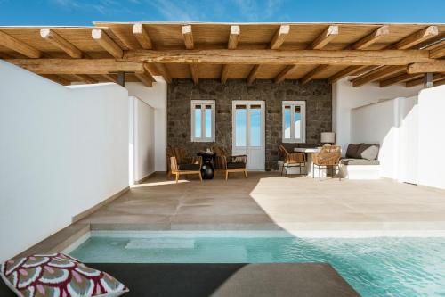 635767116 NĒRO Suites by NOMÉE Hospitality Group