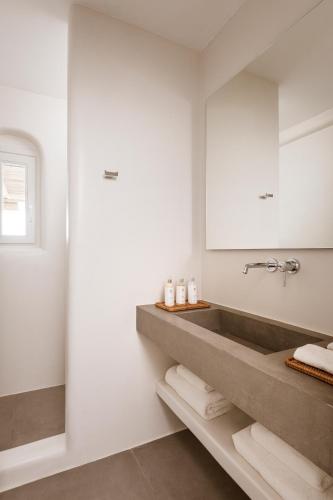 635767383 NĒRO Suites by NOMÉE Hospitality Group