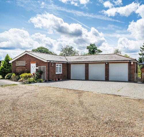 Detached bungalow for 4 guests and equestrian gîte à louer Arborfield