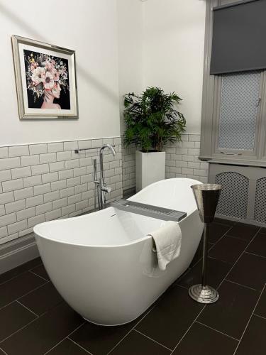 Bathroom, Best Western The Grand Hotel Hartlepool in Hartlepool