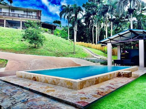 Carabali rainforest park,pool,beach,el yunque