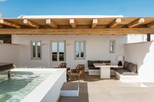 635771233 NĒRO Suites by NOMÉE Hospitality Group