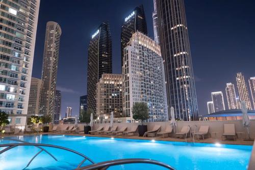 Luxurious 4BR Burj Khalifa & full fountain view - image 3