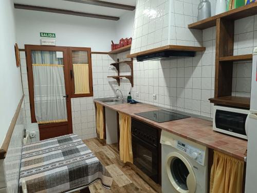 Casa Rural el Pajar Piscina para 3 apartamentos in Argamasilla De Alba