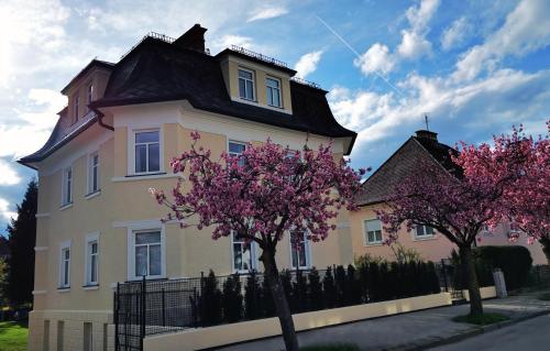 Villa Kreuzbergl - Doppelzimmer in Klagenfurt am Wörthersee, Österreich