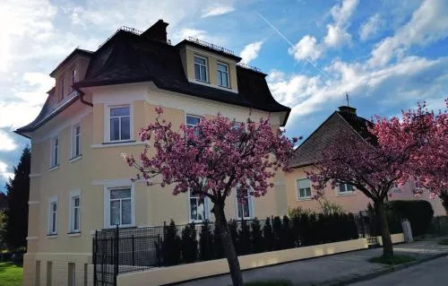 Villa Kreuzbergl - Doppelzimmer in Klagenfurt am Wörthersee, Österreich