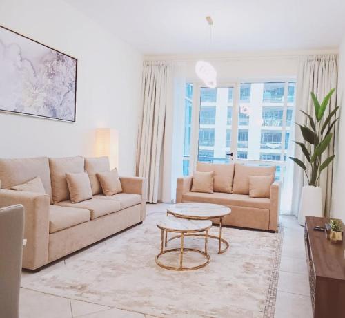Stylish Marina View Apartment With Private Marina Walk Access, Dubai