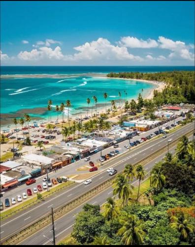 Modern beach stay, comfort steps from Luquillo beach, private jacuzzi in Luquillo