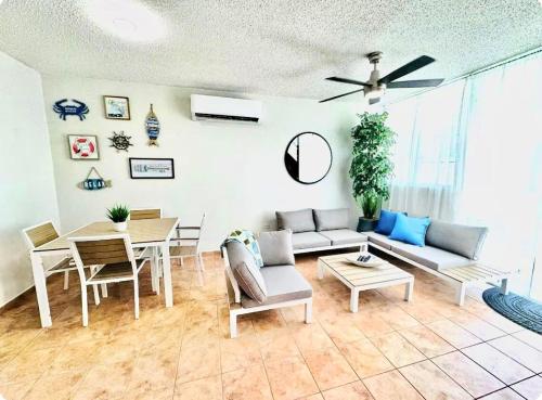 Modern beach stay, comfort steps from Luquillo beach, private jacuzzi in Luquillo