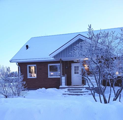 숙소 외관, Villa with hot tub and sauna in 홀름순드