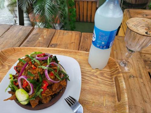 Essen und Erfrischungen, Taverna Lounge & Boutique Hotel in Port Harcourt