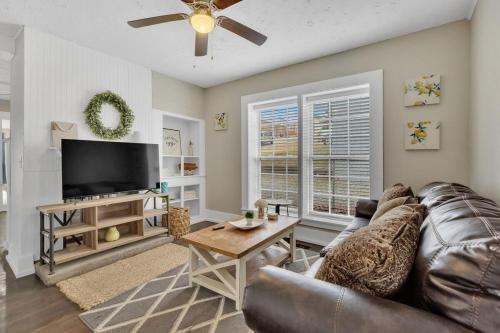 Lenoir City Cottage - Remodeled - Close to Lake in 勒努瓦市