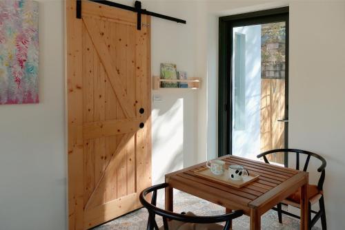 日日安泊 in Shitan Township