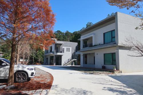 日日安泊 in Shitan Township