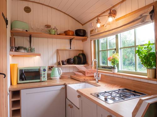 Luxury Shepherds Hut in Haresfield