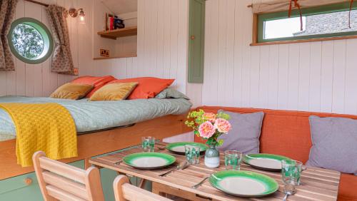 Luxury Shepherds Hut in Haresfield