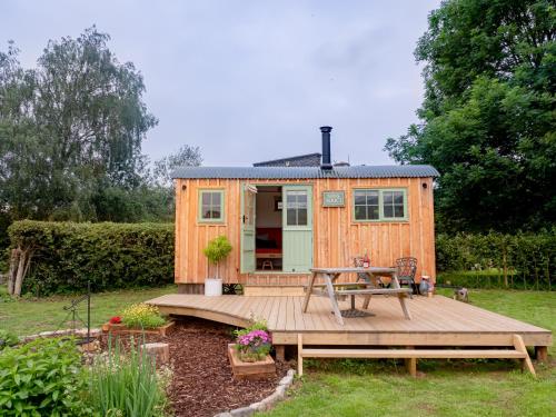 Luxury Shepherds Hut in Haresfield
